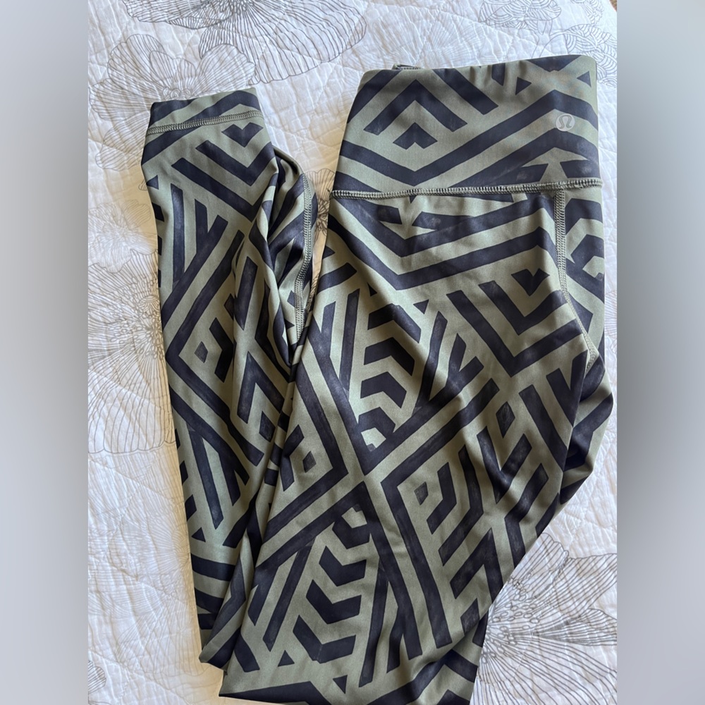 Rare printed lululemon tights